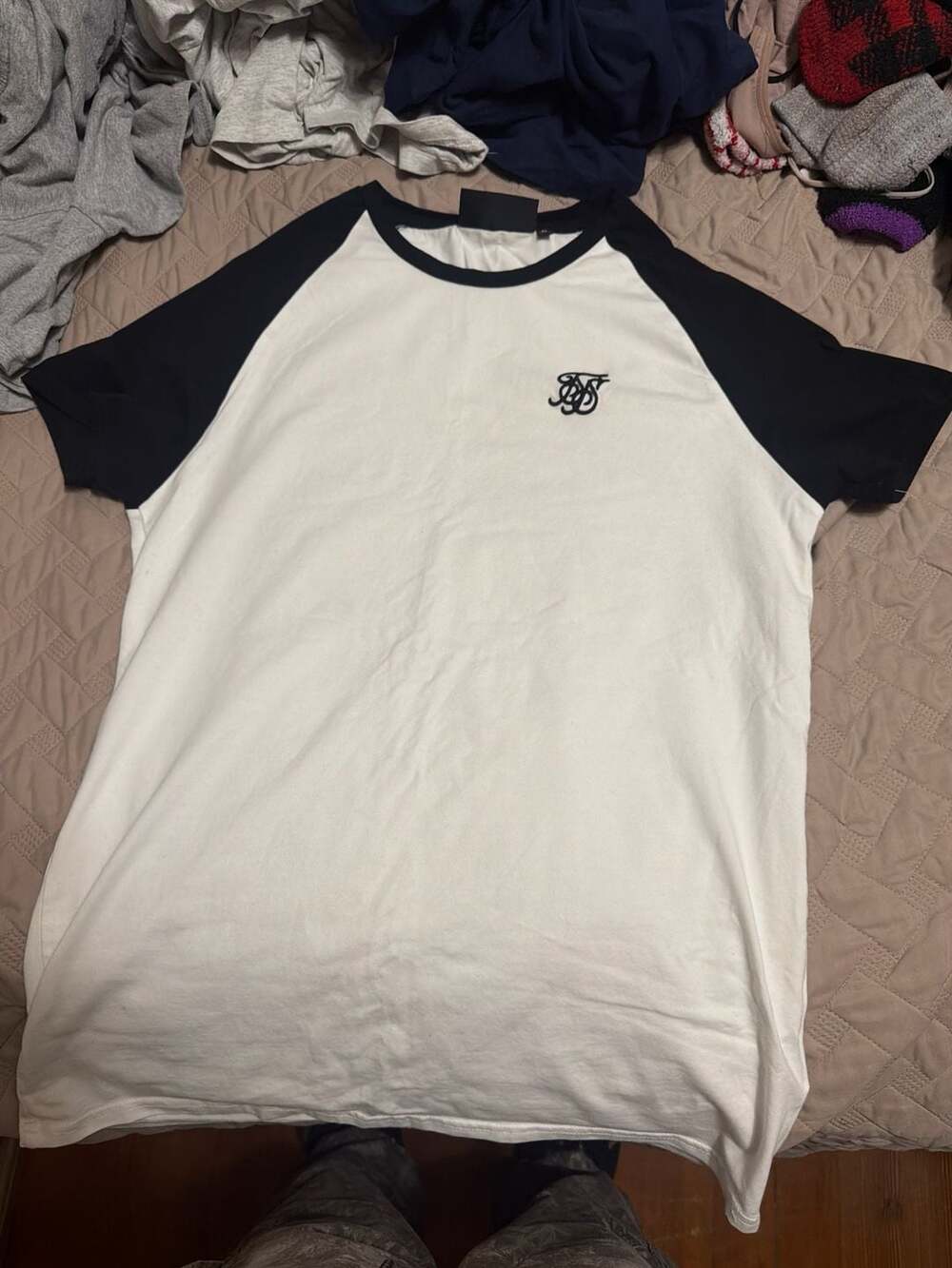 SIKSILK Contrast Raglan Sleeve Embroidered Logo T-Shirt